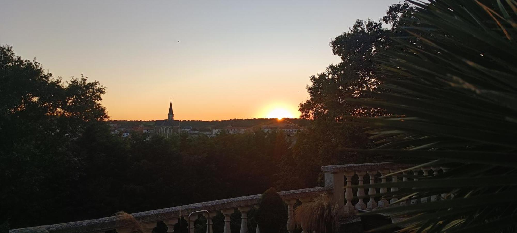Gite De Charme Atypique Vue Panoramique Montrevault Eksteriør billede